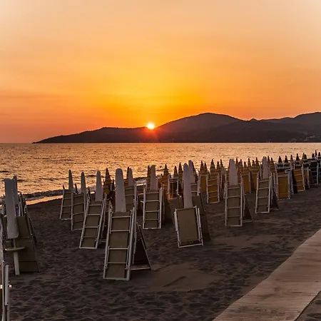 Aparthotel Oliveto A Mare - & *